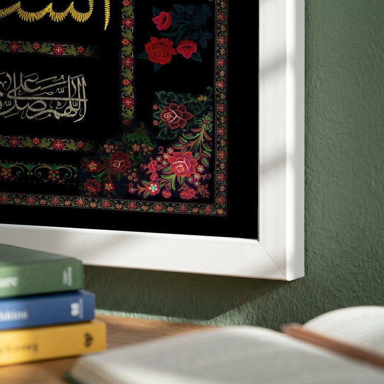 تابلو طرح پرچم دوزی شهادت حضرت فاطمه زهرا (س) مدل G15329 فریم سفید