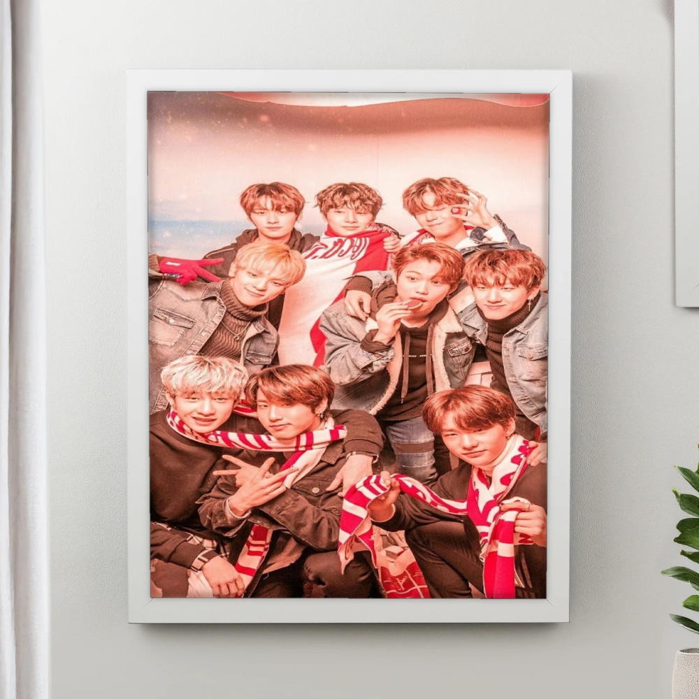 تابلو پینکمن طرح گروه استری کیدز کریسمس Stray Kids Christmas 3 Jm
