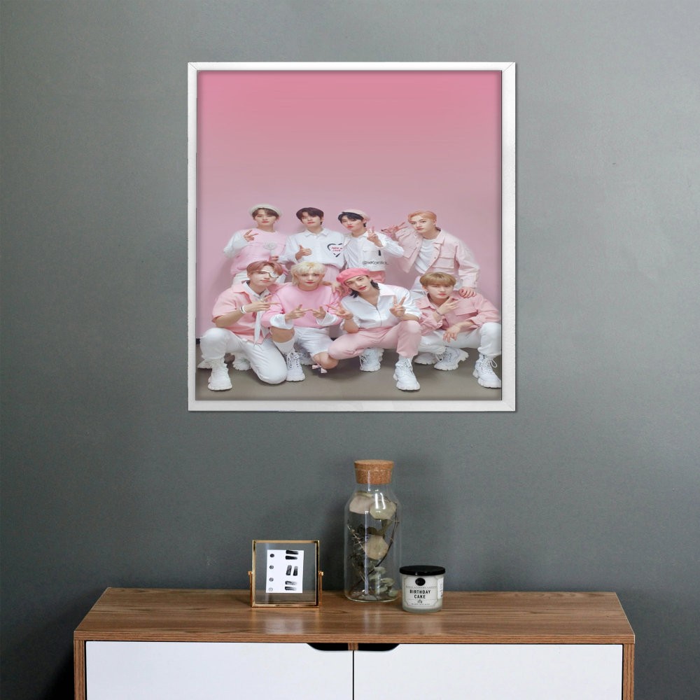 تابلو پینکمن طرح گروه استری کیدز صورتی Stray Kids Pink 22 Jm